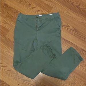 Gap girlfriend chino pant! Size 4